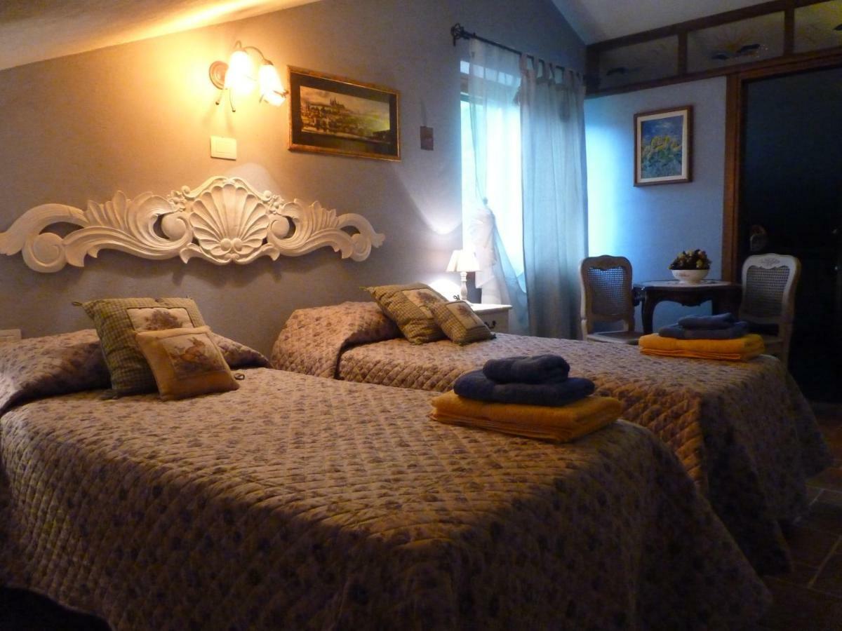 B&B The Roses Garden Millesimo Room photo